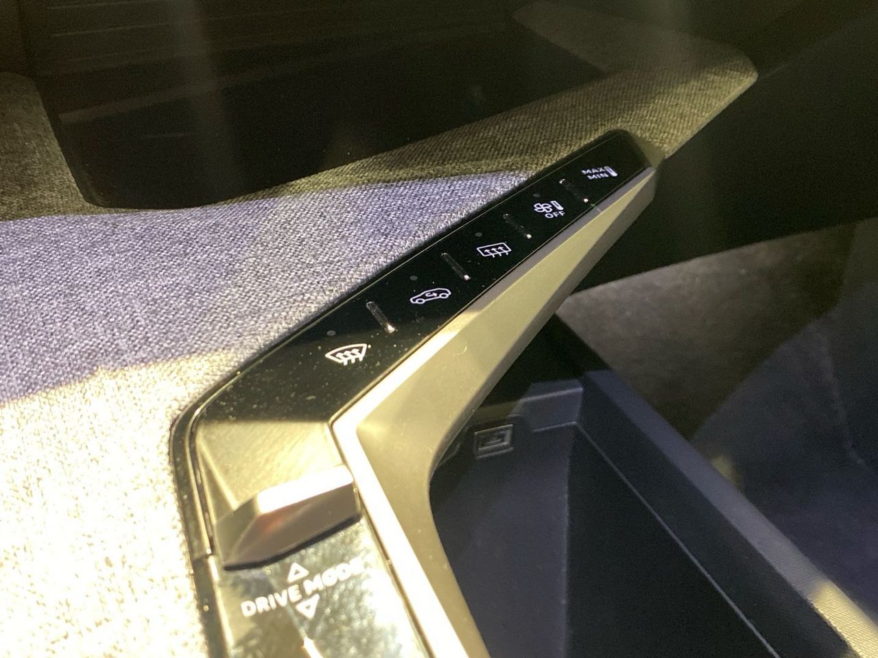 Peugeot 5008 Hybrid 1.2 Allure eDCS6 100 kW (136 CV) - foto 25