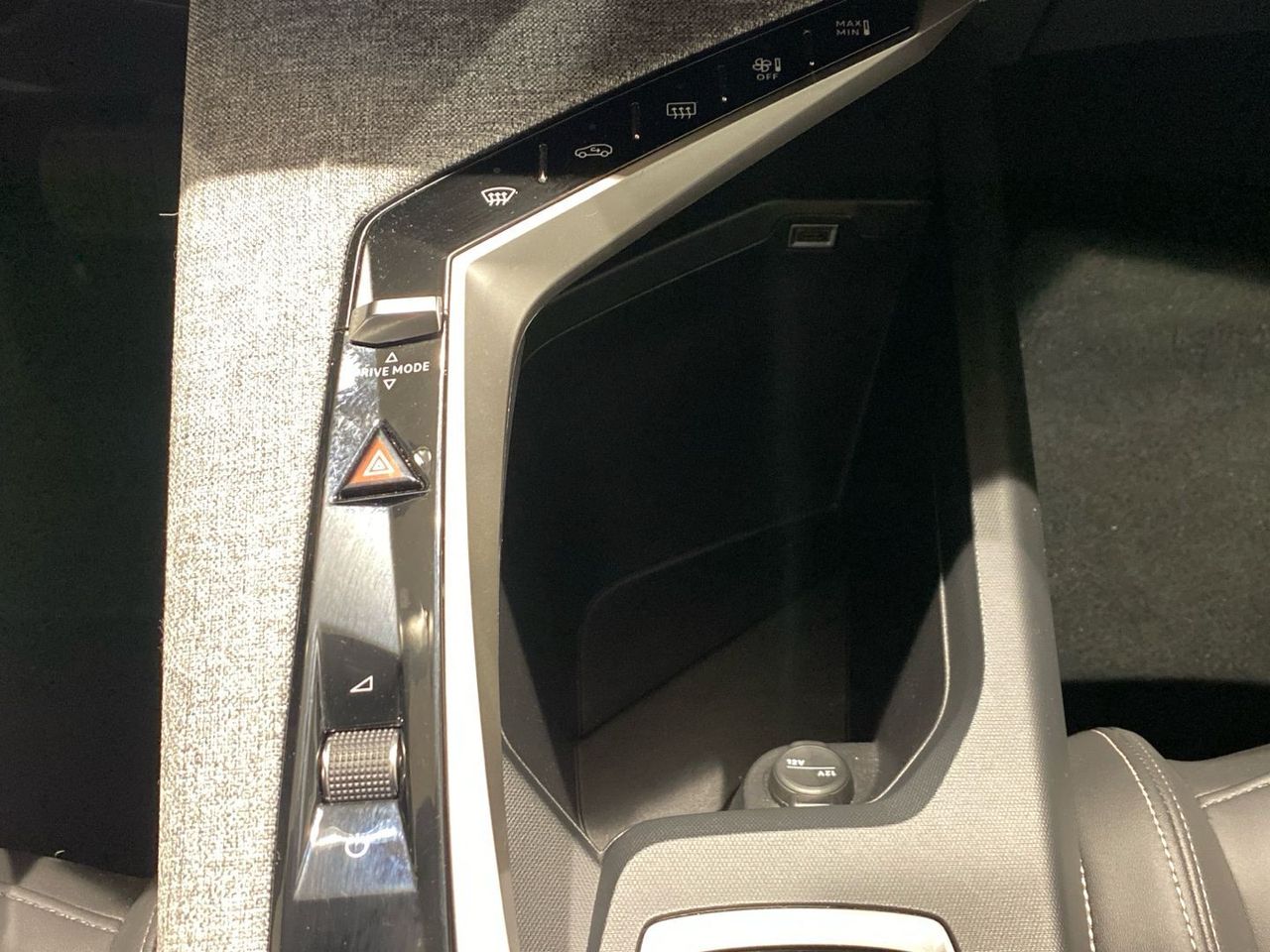 Peugeot 5008 Hybrid 1.2 Allure eDCS6 100 kW (136 CV) - foto 27