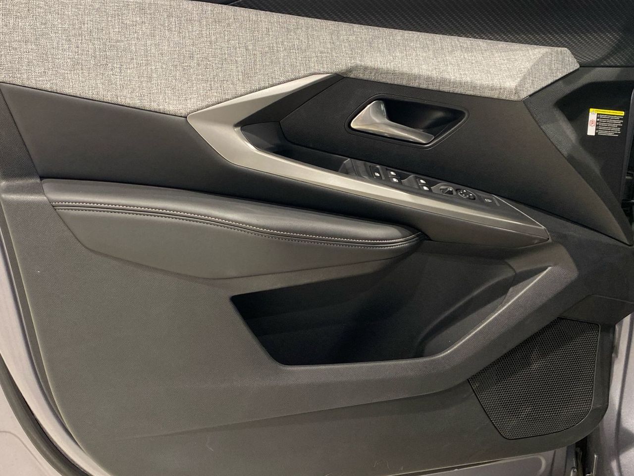 Peugeot 3008 Allure Hybrid eDCS6 100 kW (136 CV) - foto 19