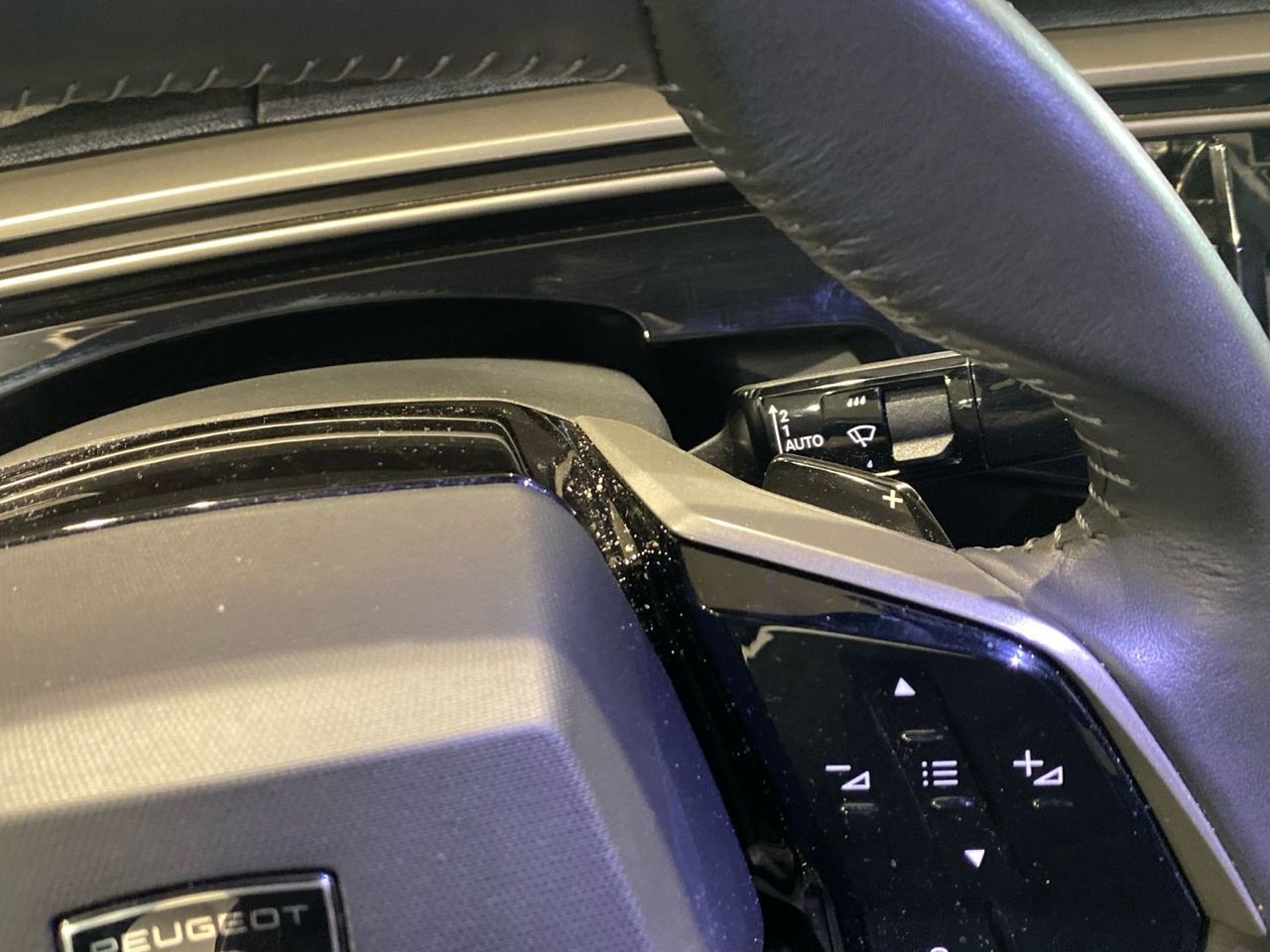 Peugeot 3008 Allure Hybrid eDCS6 100 kW (136 CV) - foto 27