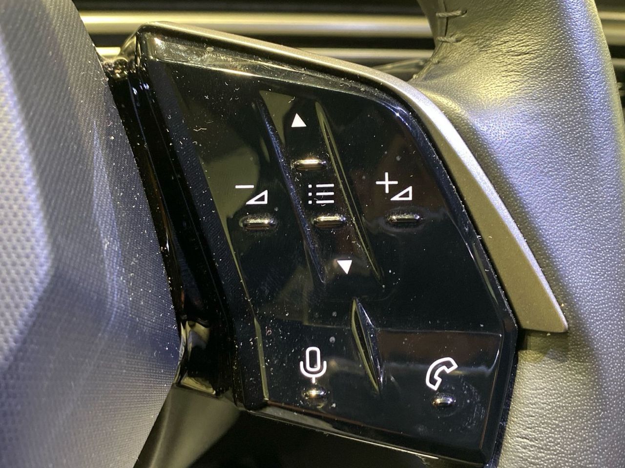 Peugeot 3008 Allure Hybrid eDCS6 100 kW (136 CV) - foto 32