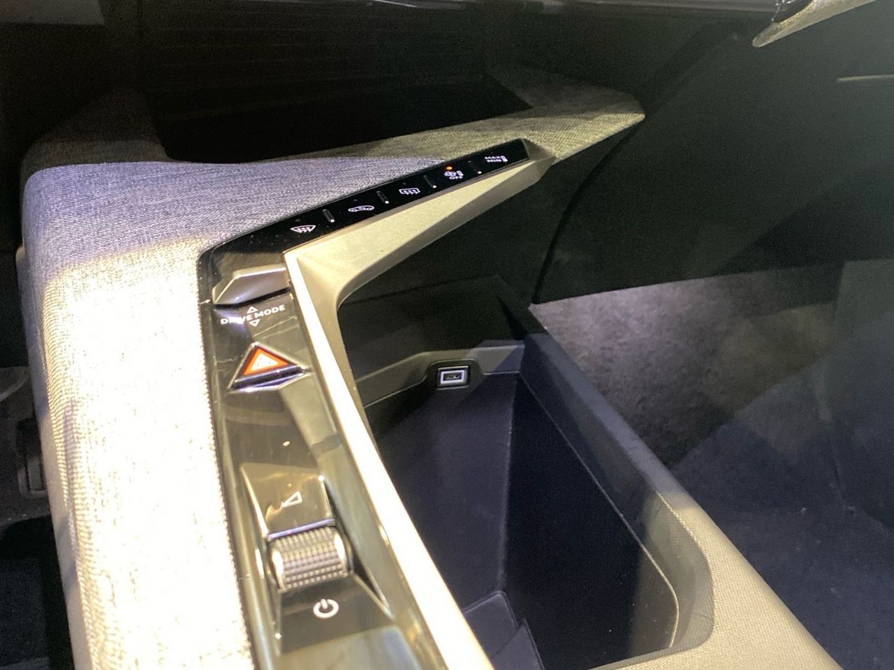 Peugeot 3008 Allure Hybrid eDCS6 100 kW (136 CV) - foto 24