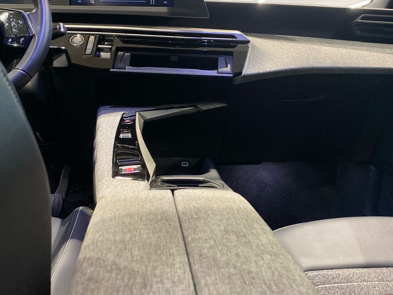 Peugeot 3008 Allure Hybrid eDCS6 100 kW (136 CV) - foto 28