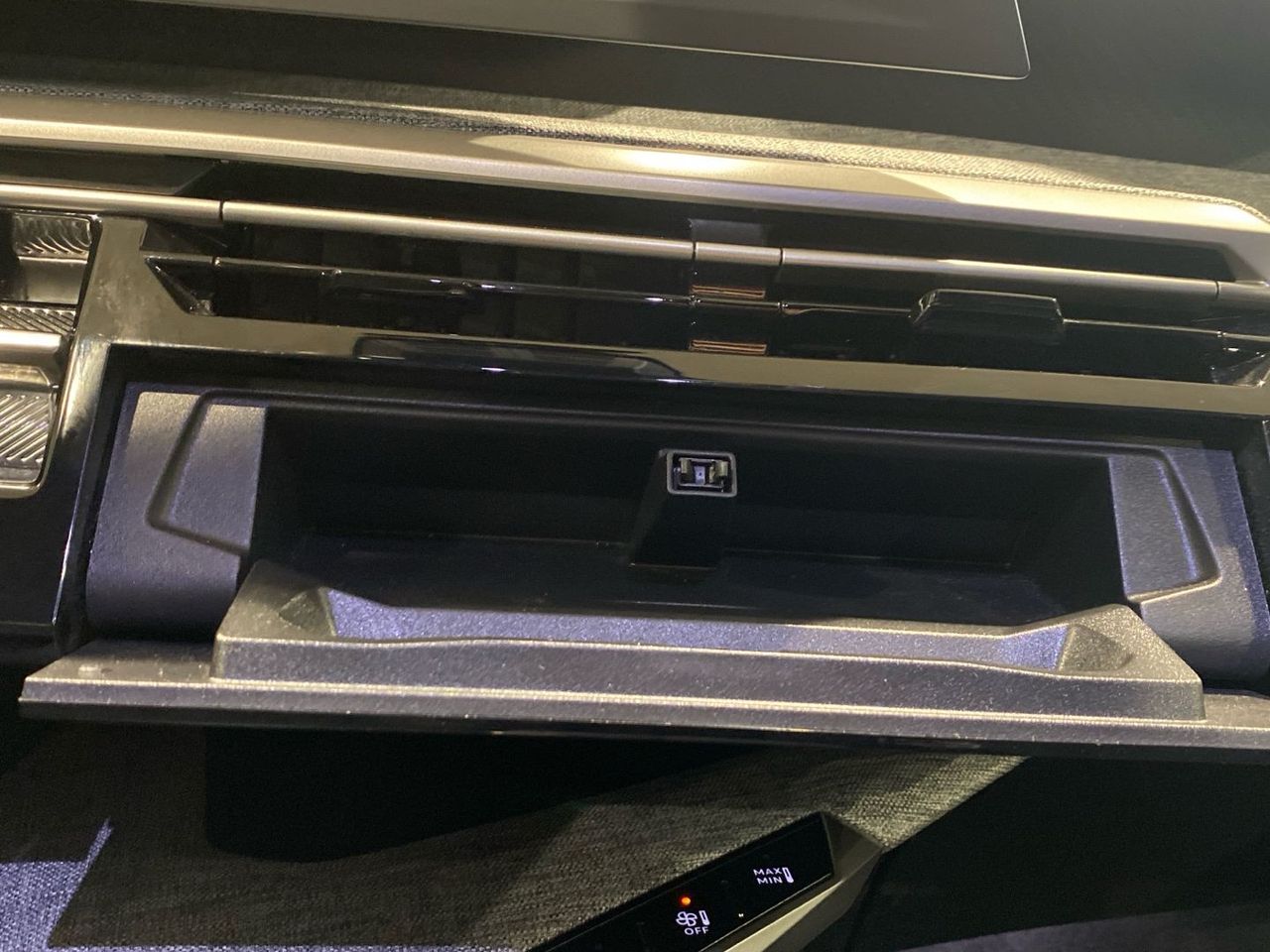 Peugeot 3008 Allure Hybrid eDCS6 100 kW (136 CV) - foto 25