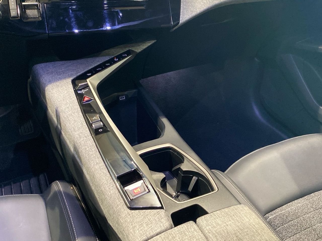 Peugeot 3008 Allure Hybrid eDCS6 100 kW (136 CV) - foto 14