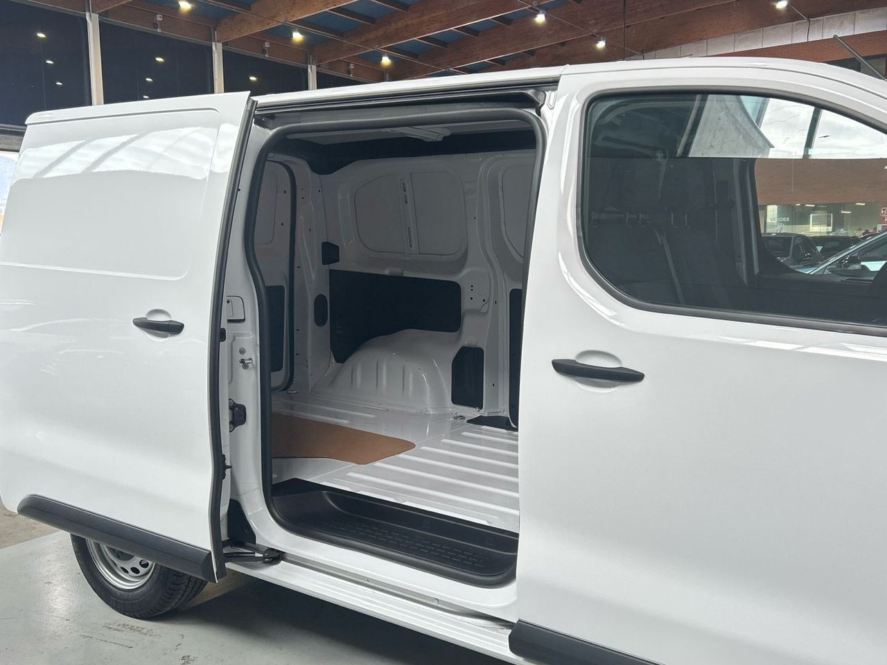 Citroën Jumpy Furgon BlueHDI 145 S&S Talla M 107 kW (145 CV) - foto 33