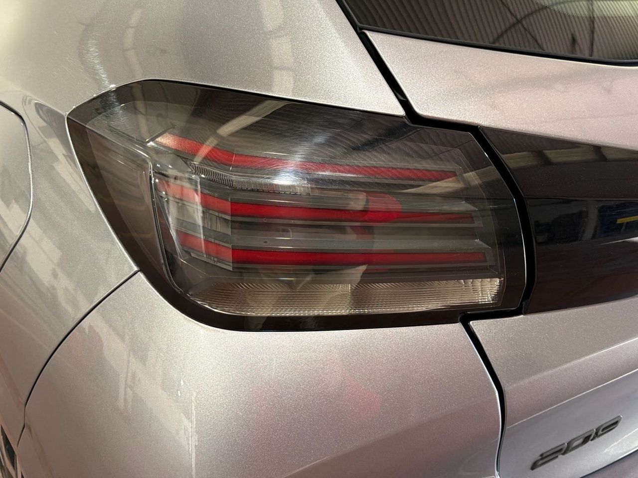 Peugeot 208 PureTech 100 Active 75 kW (100 CV) - foto 17