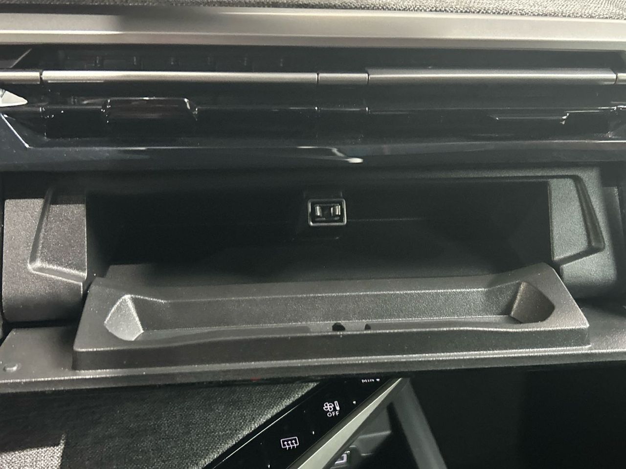 Peugeot 5008 Hybrid 1.2 Allure eDCS6 107 kW (145 CV) - foto 46