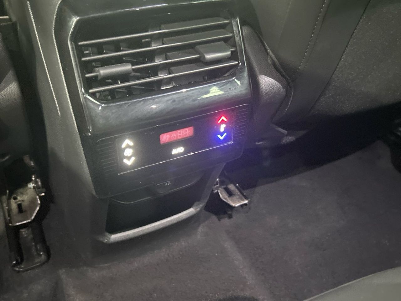 Peugeot 5008 Hybrid 1.2 Allure eDCS6 107 kW (145 CV) - foto 37