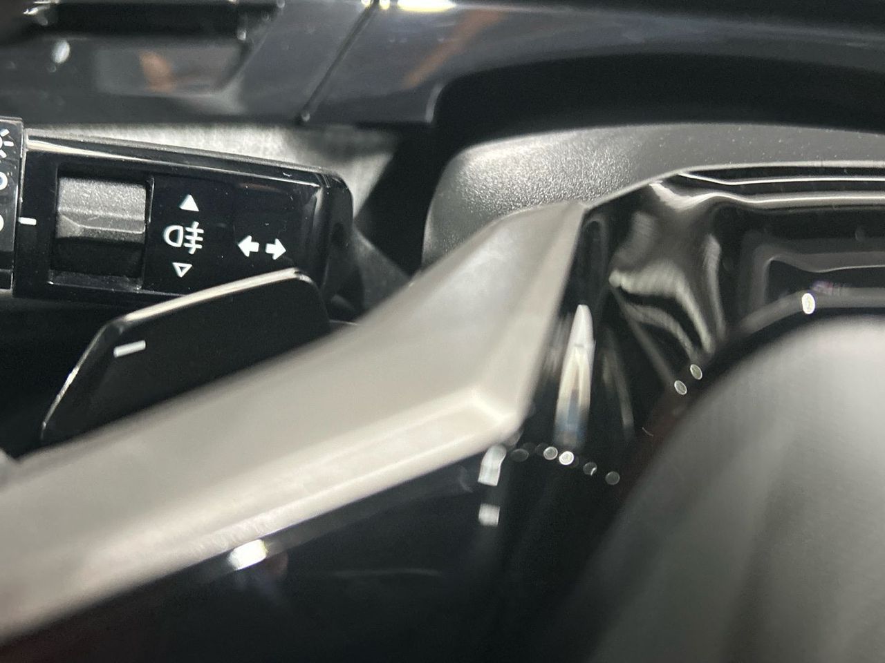 Peugeot 5008 Hybrid 1.2 Allure eDCS6 107 kW (145 CV) - foto 48