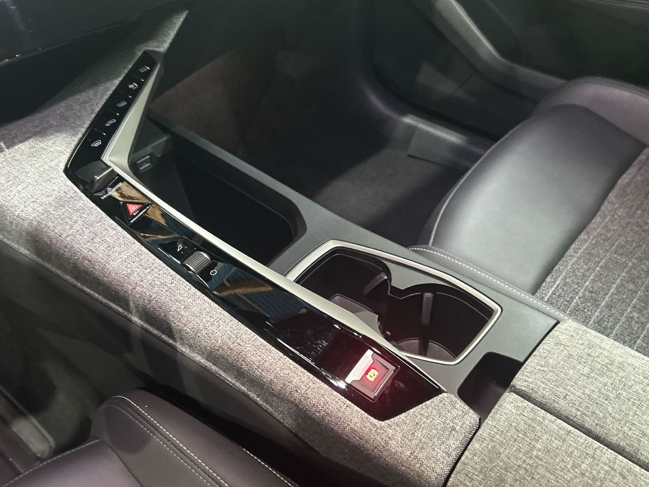 Peugeot 5008 Hybrid 1.2 Allure eDCS6 107 kW (145 CV) - foto 14