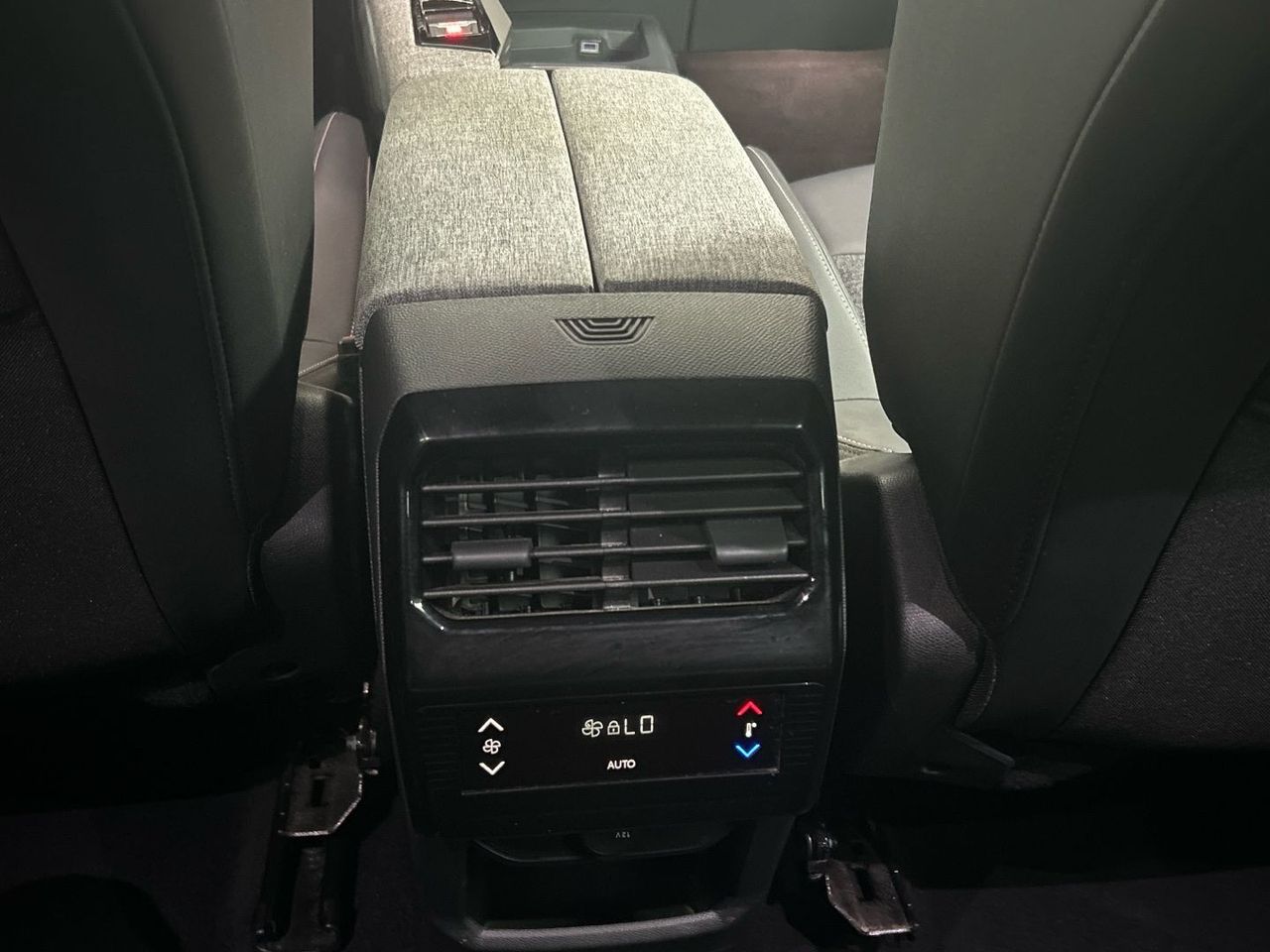 Peugeot 5008 Hybrid 1.2 Allure eDCS6 107 kW (145 CV) - foto 41