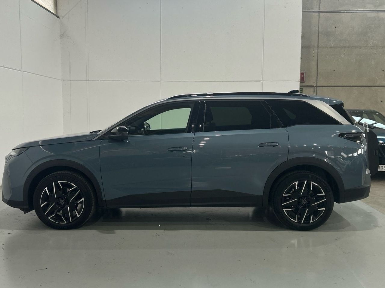 Peugeot 5008 Hybrid 1.2 Allure eDCS6 107 kW (145 CV) - foto 26