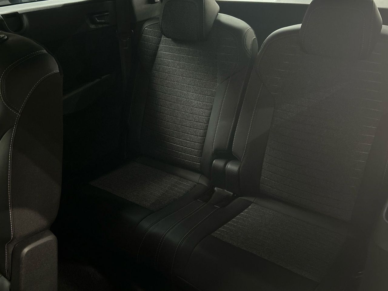 Peugeot 5008 Hybrid 1.2 Allure eDCS6 107 kW (145 CV) - foto 39