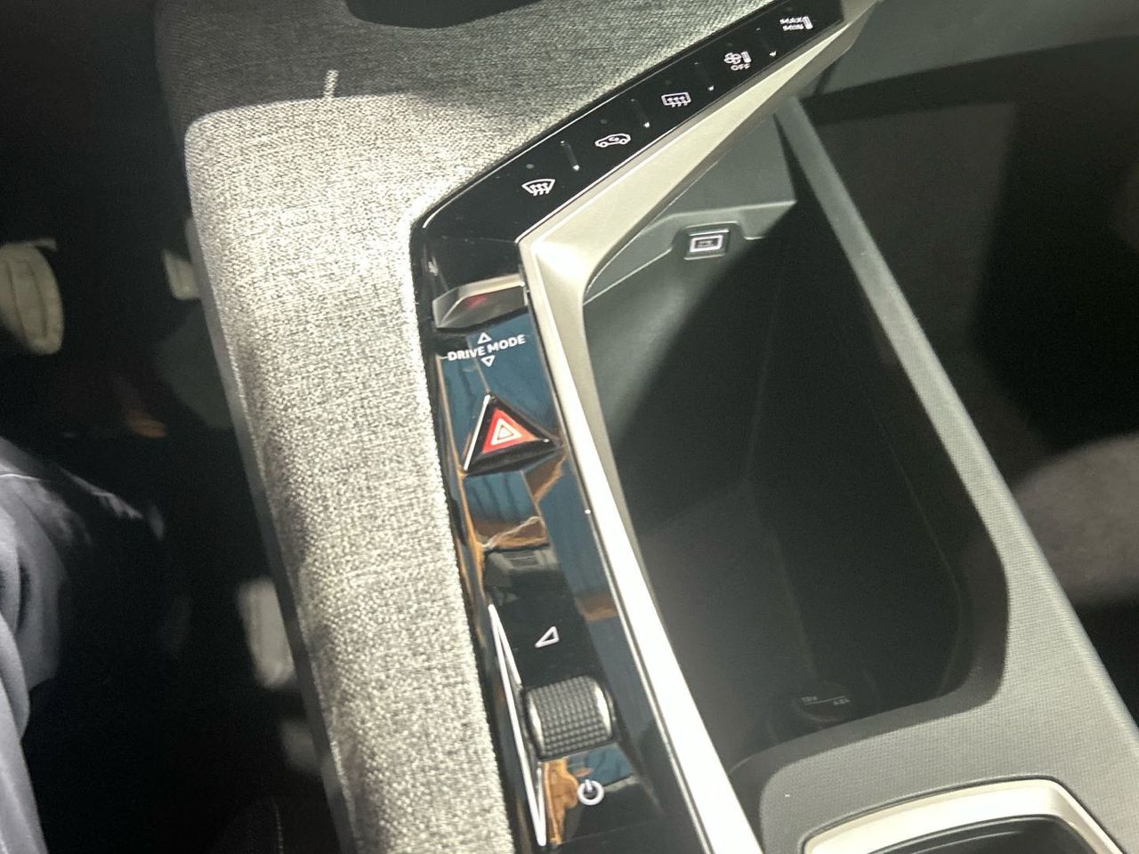 Peugeot 5008 Hybrid 1.2 Allure eDCS6 107 kW (145 CV) - foto 44