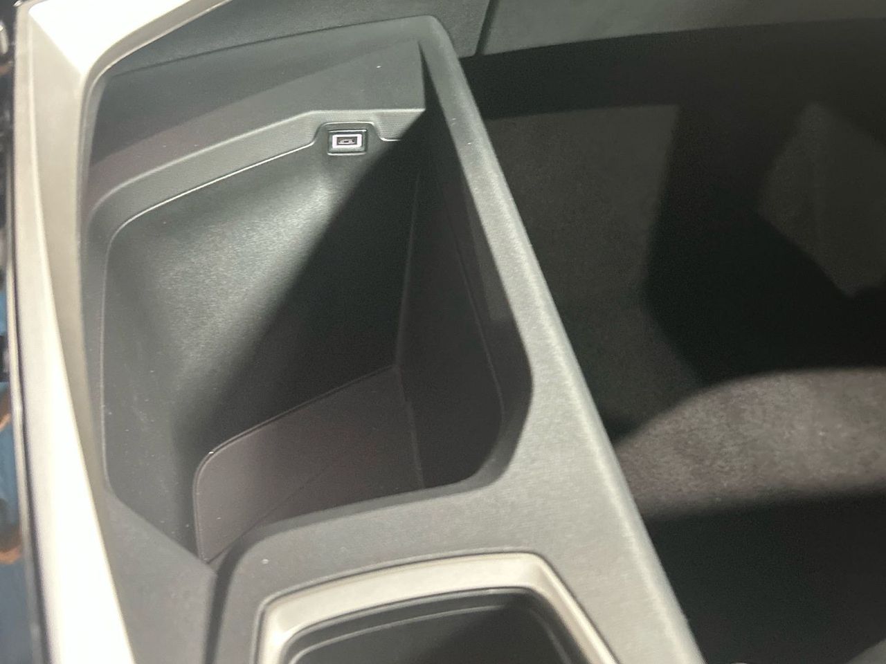 Peugeot 5008 Hybrid 1.2 Allure eDCS6 107 kW (145 CV) - foto 45