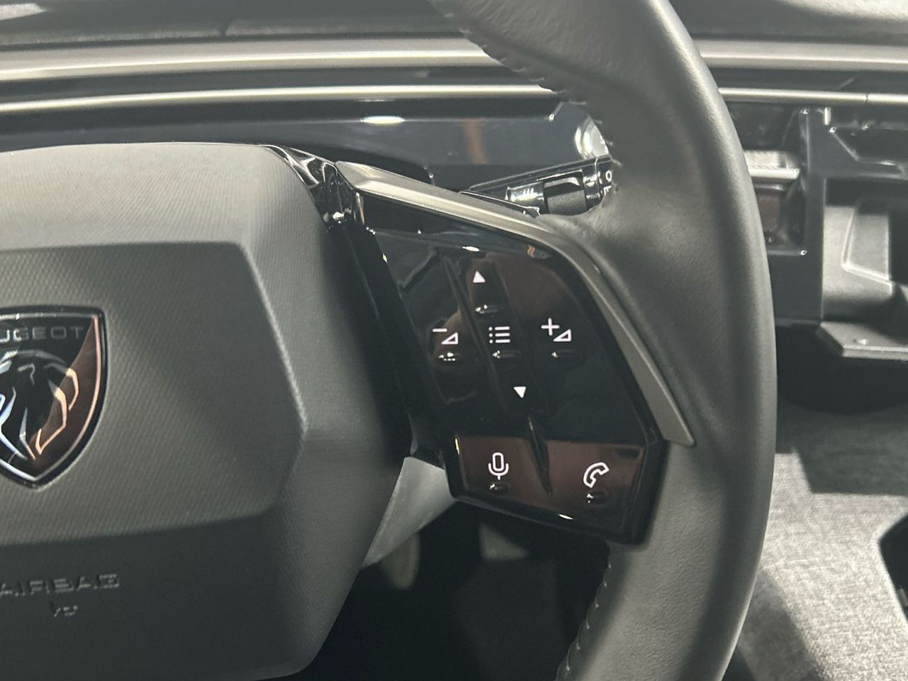 Peugeot 5008 Hybrid 1.2 Allure eDCS6 107 kW (145 CV) - foto 49