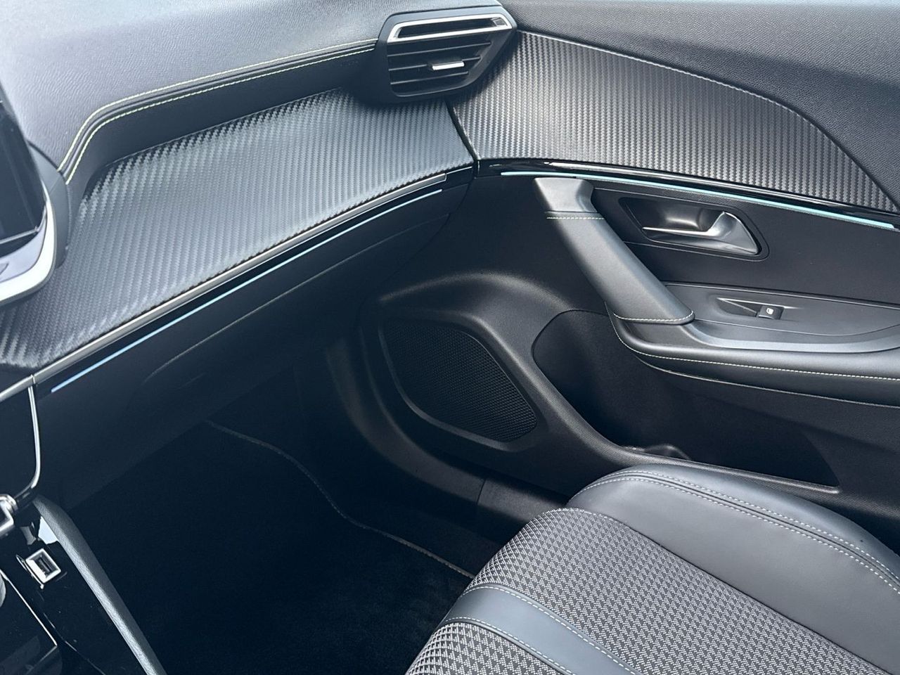 Peugeot 2008 PureTech 130 S&S GT 96 kW (130 CV) - foto 32