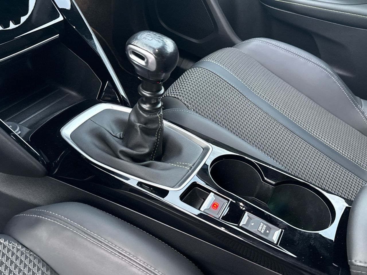 Peugeot 2008 PureTech 130 S&S GT 96 kW (130 CV) - foto 14