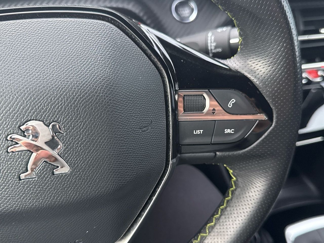 Peugeot 2008 PureTech 130 S&S GT 96 kW (130 CV) - foto 24