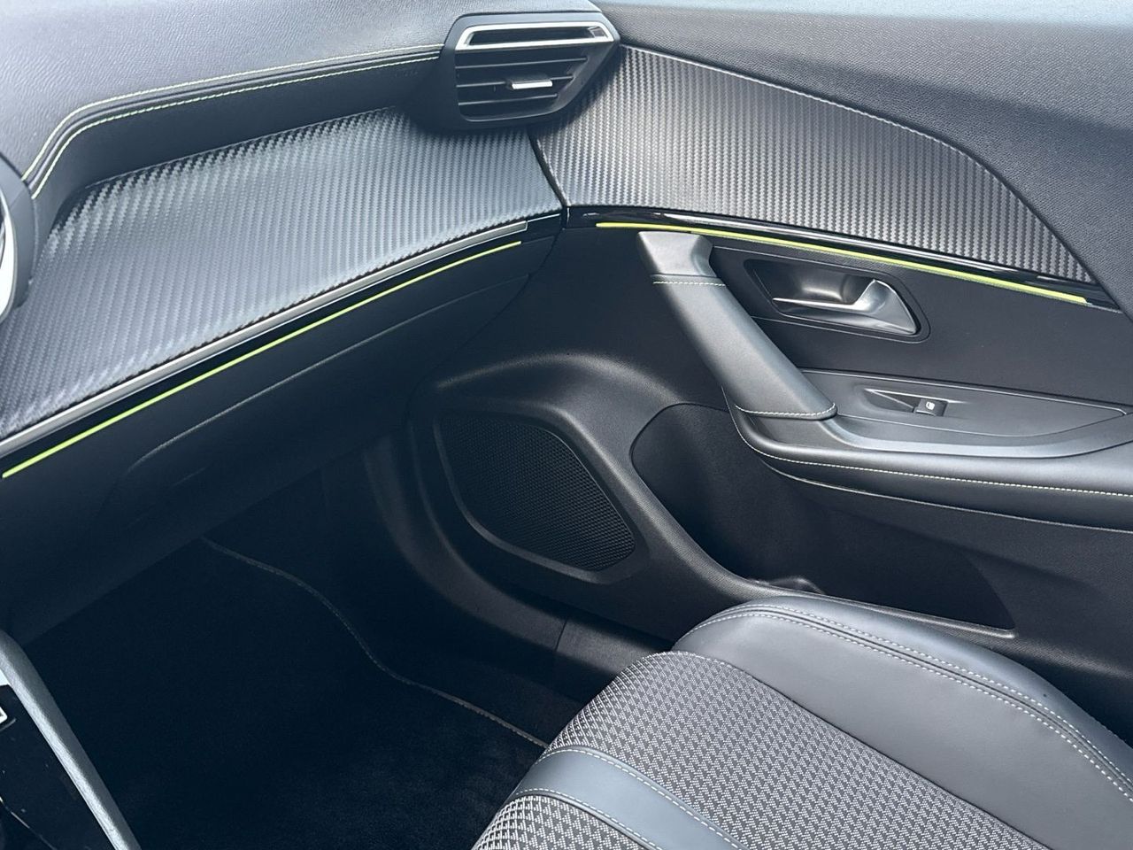 Peugeot 2008 PureTech 130 S&S GT 96 kW (130 CV) - foto 34