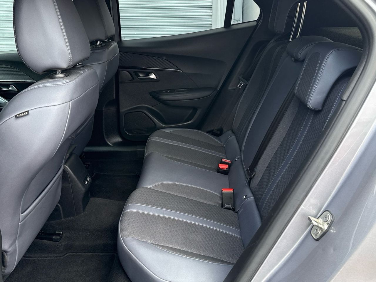 Peugeot 2008 PureTech 130 S&S Allure 96 kW (130 CV) - foto 12