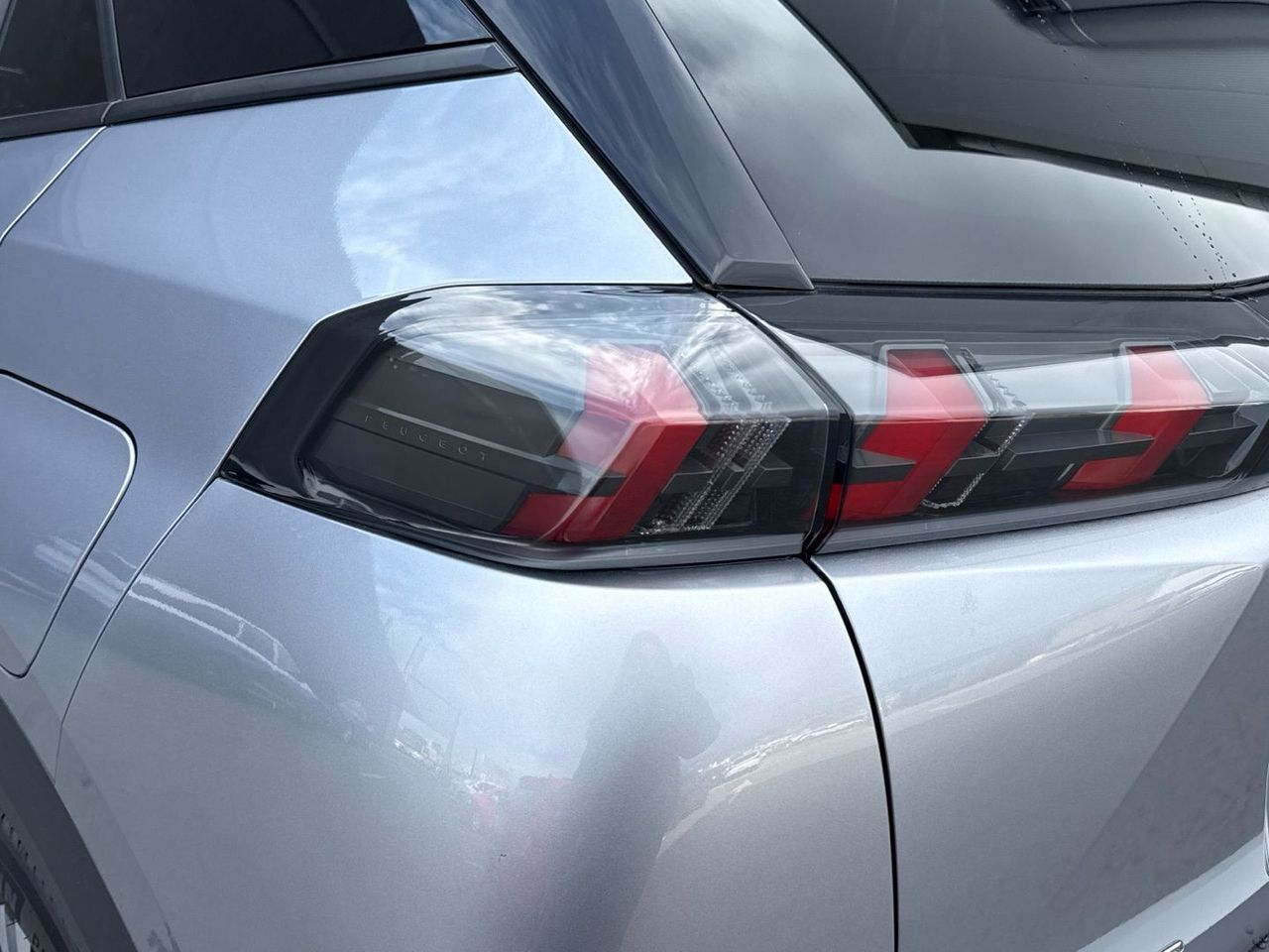 Peugeot 2008 PureTech 130 S&S Allure 96 kW (130 CV) - foto 17