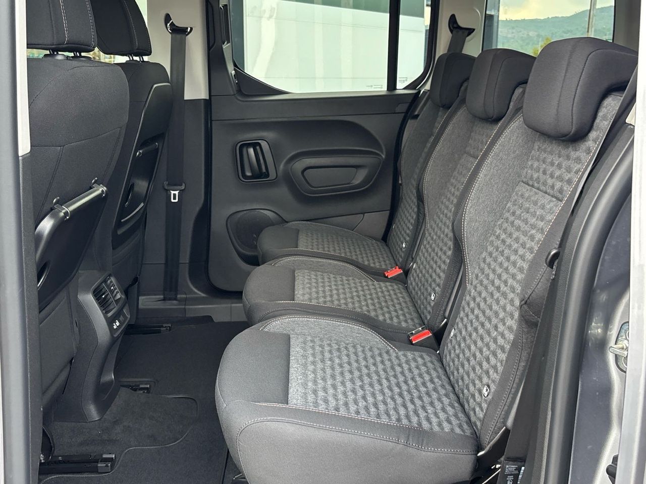 Peugeot Rifter BlueHDi 130 S&S GT Standard Auto 96 kW (130 C - foto 12