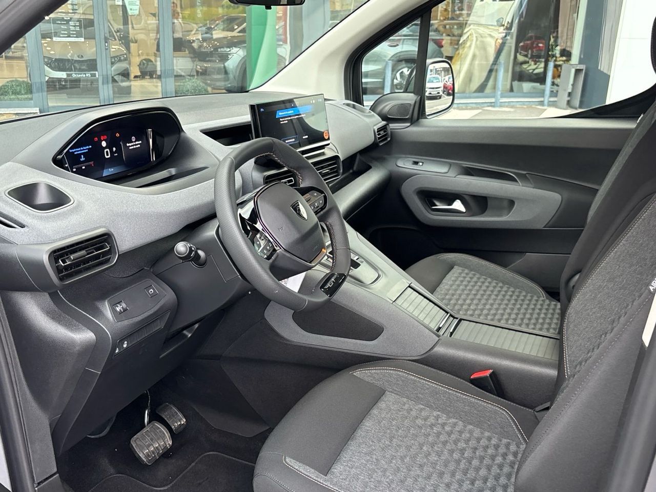 Peugeot Rifter BlueHDi 130 S&S GT Standard Auto 96 kW (130 C - foto 11