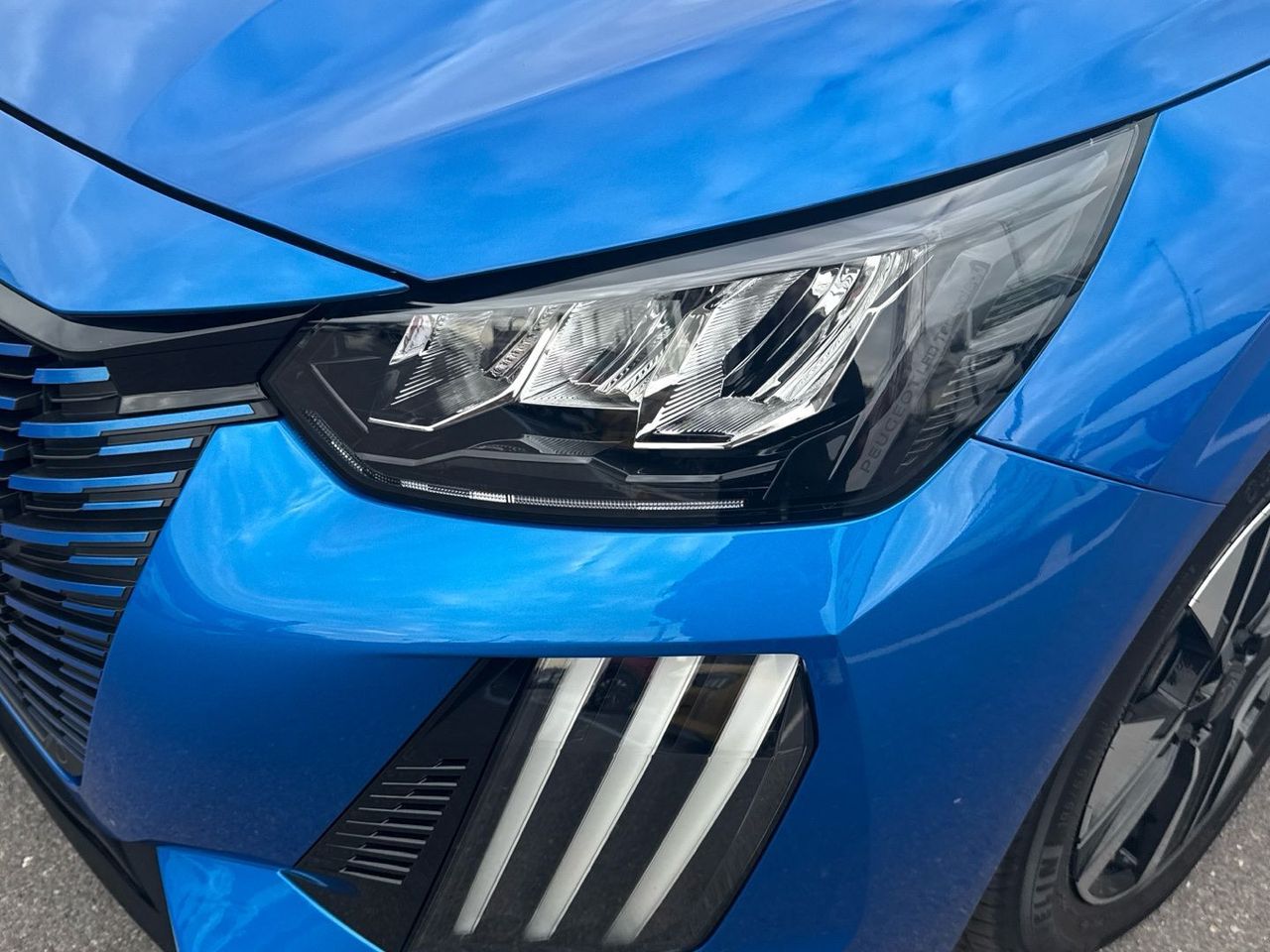 Peugeot 208 Allure Hybrid eDCS6 75 kW (100 CV) - foto 16