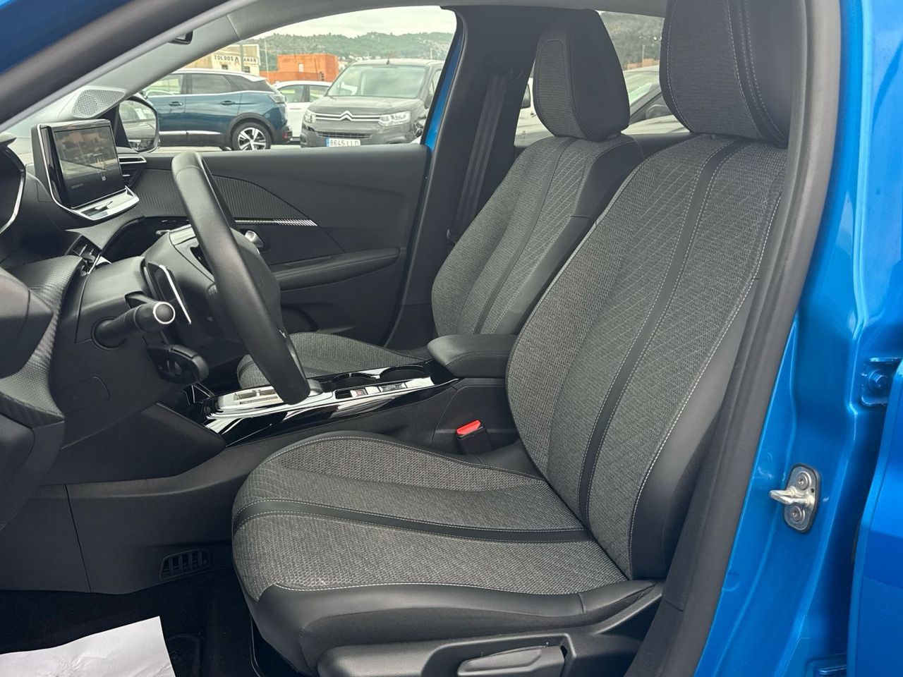 Peugeot 208 Allure Hybrid eDCS6 75 kW (100 CV) - foto 11