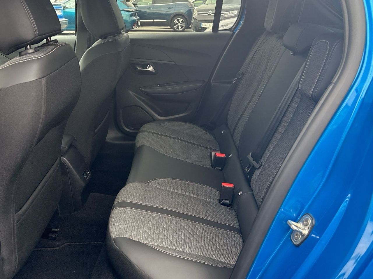 Peugeot 208 Allure Hybrid eDCS6 75 kW (100 CV) - foto 12