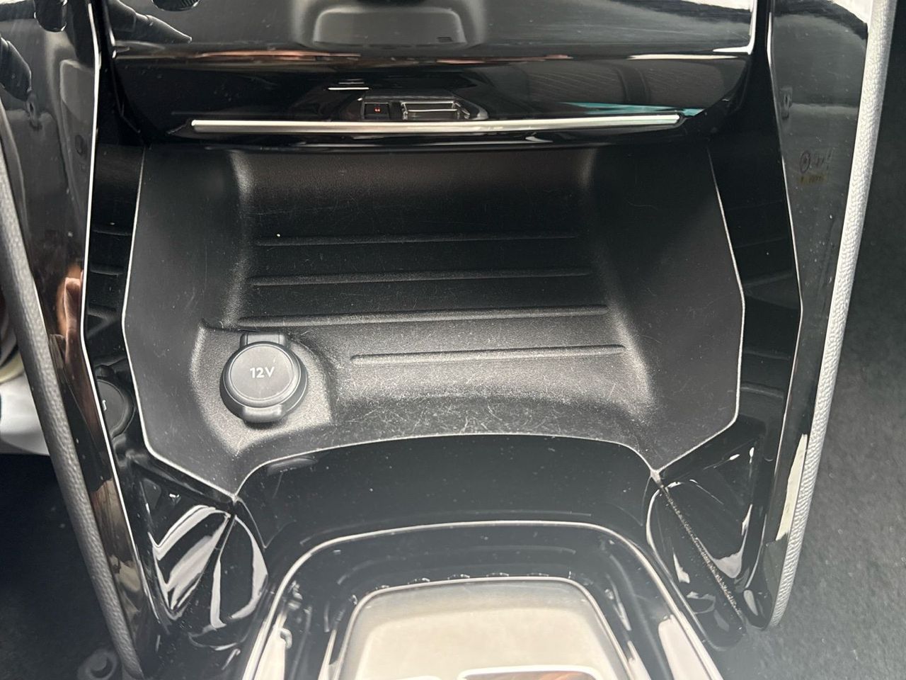 Peugeot 208 Allure Hybrid eDCS6 75 kW (100 CV) - foto 34