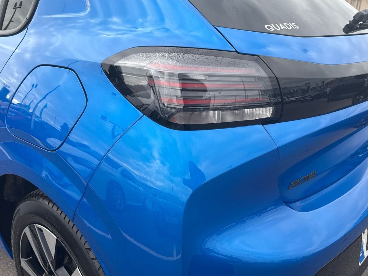 Peugeot 208 Allure Hybrid eDCS6 75 kW (100 CV) - foto 17