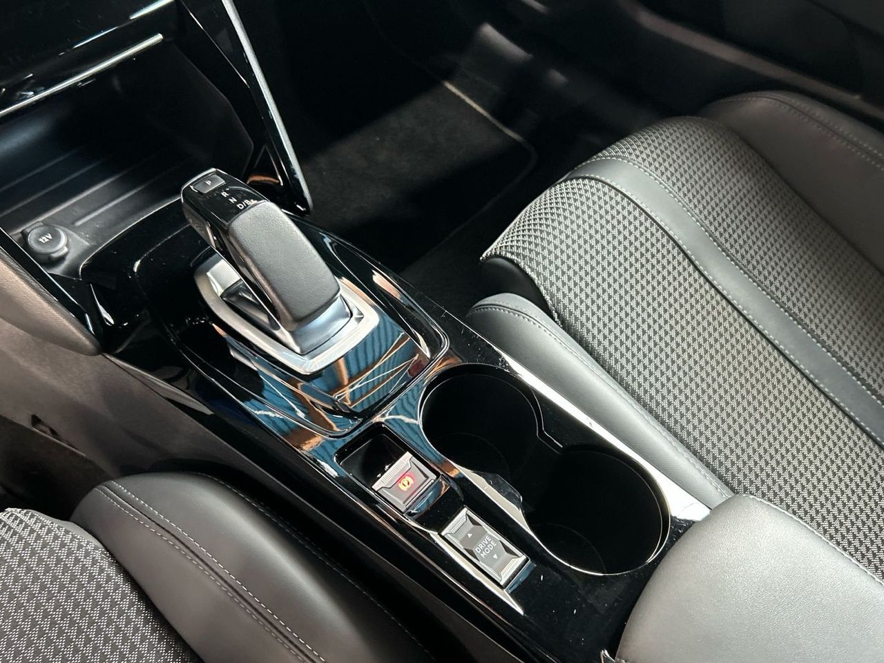 Peugeot 208 Eléctrico GT 100 kW (136 CV) - foto 14