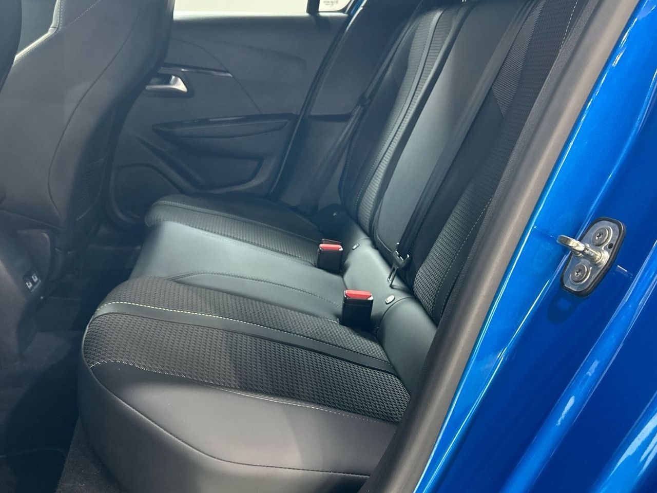 Peugeot 208 Eléctrico GT 100 kW (136 CV) - foto 12