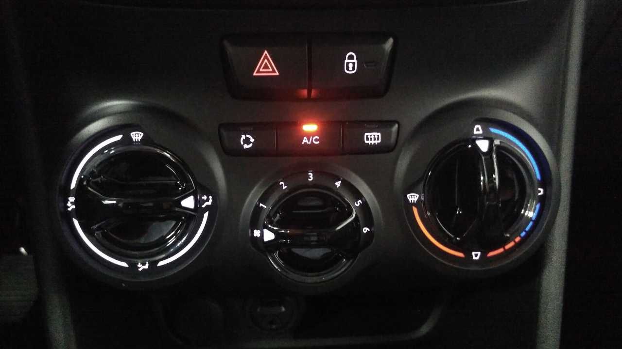 PEUGEOT TURISMOS 208  STYLE 1.6 BLUE HDI 75CV