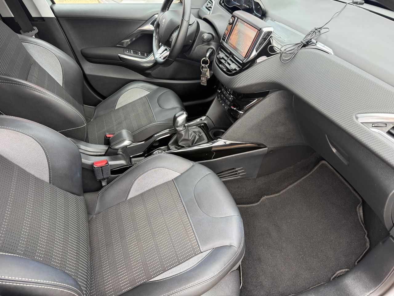 Peugeot 2008 Allure 1.2 PureTech 110 S&S - Foto 6