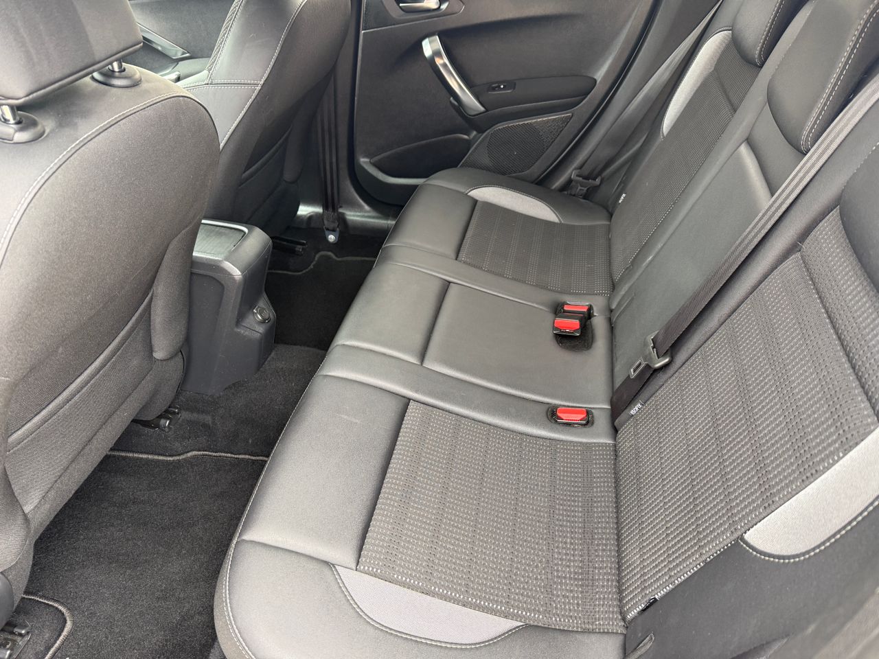 Peugeot 2008 Allure 1.2 PureTech 110 S&S - Foto 19