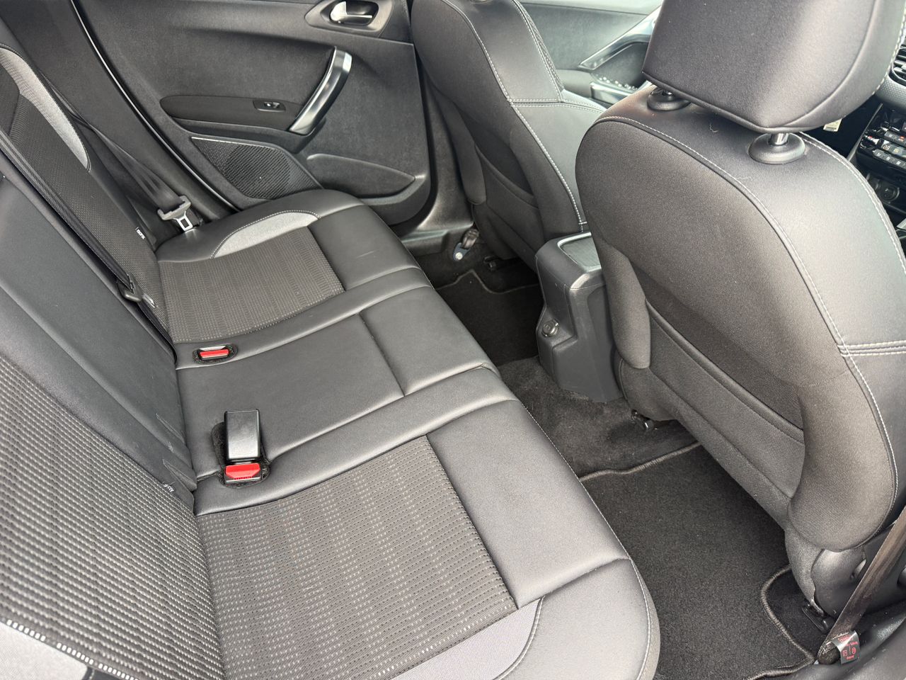 Peugeot 2008 Allure 1.2 PureTech 110 S&S - Foto 7