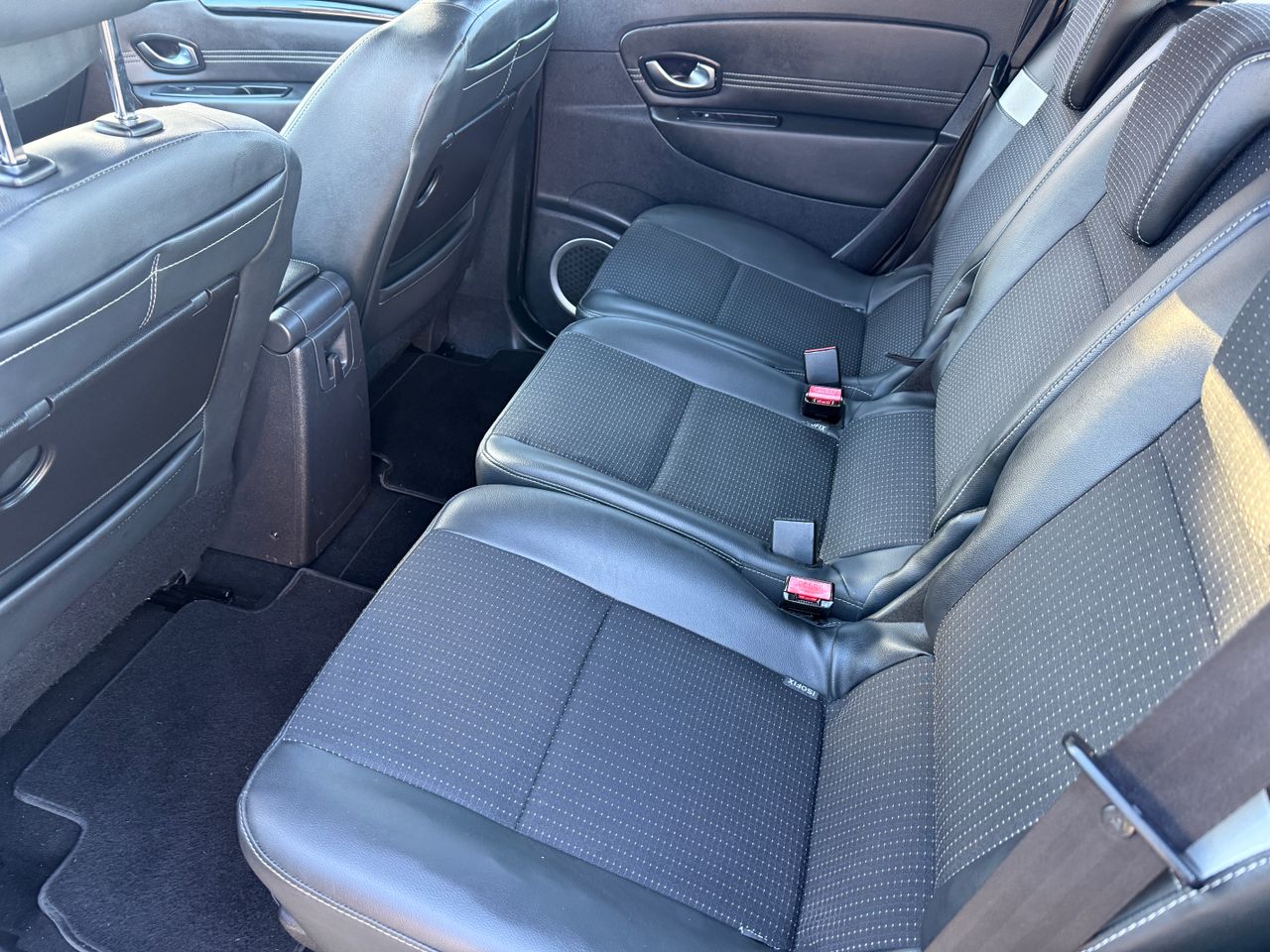 Renault Grand Scénic Dynamique dCi 110 5 plazas - Foto 17