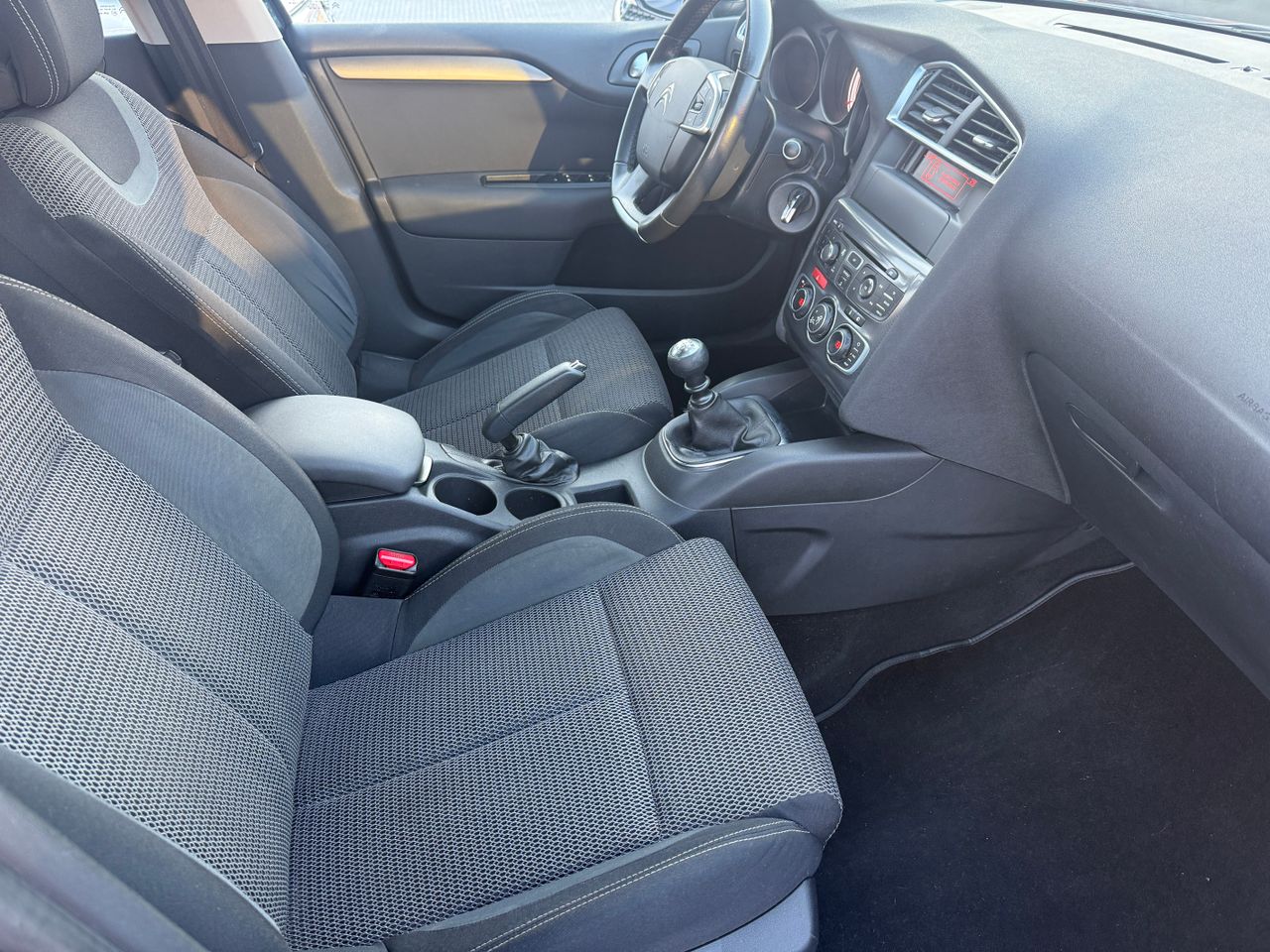 Citroën C4 e-HDI COLLECTION 115 - Foto 6