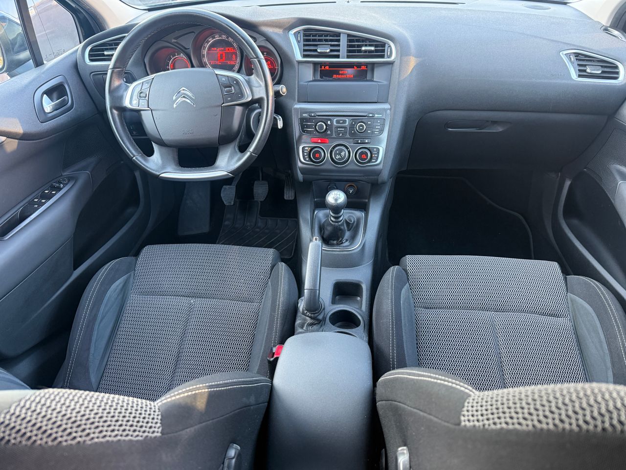 Citroën C4 e-HDI COLLECTION 115 - Foto 14