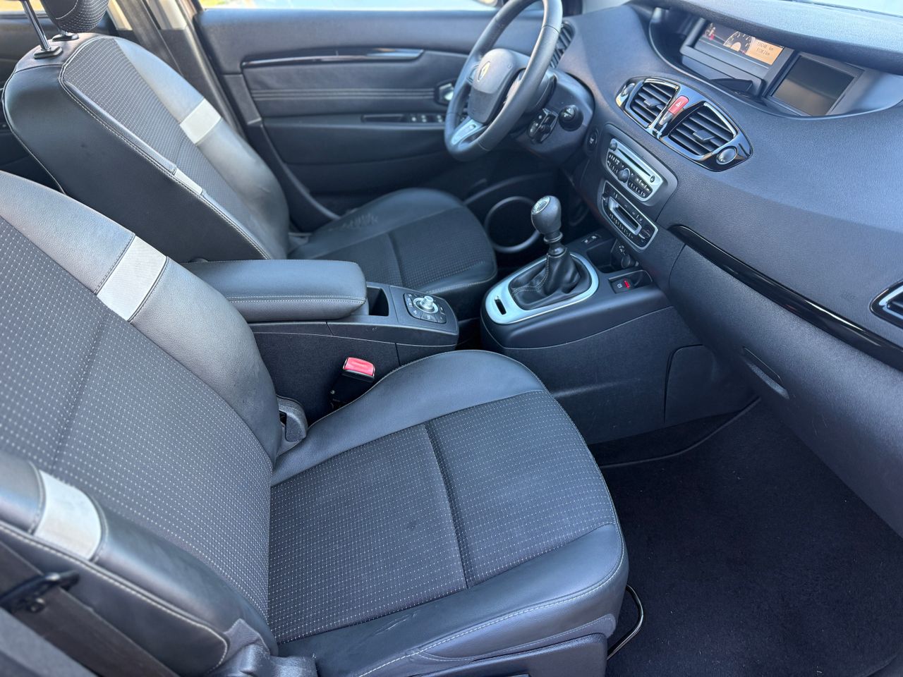 Renault Grand Scénic Emotion dCi 110 5 plazas - Foto 14