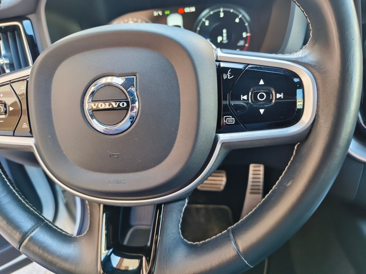 Volvo XC60 R-Design B4 Diesel - Foto 21