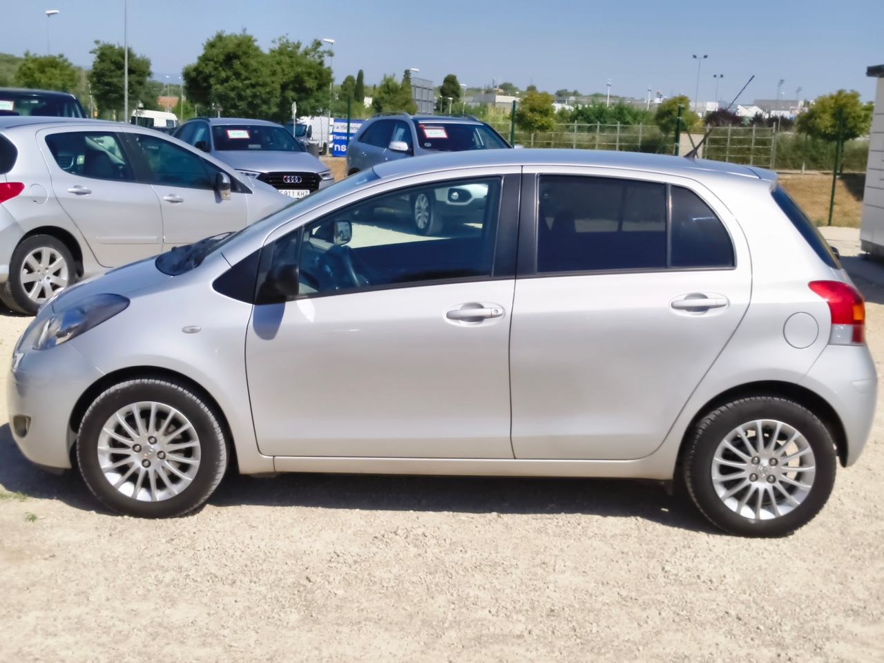 Toyota Yaris 5p 1.3 VVT-i Dual Active Confortdrive - Foto 5