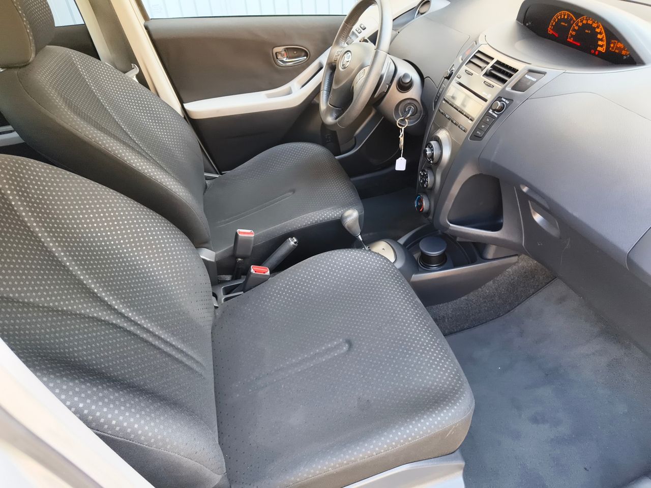Toyota Yaris 5p 1.3 VVT-i Dual Active Confortdrive - Foto 7