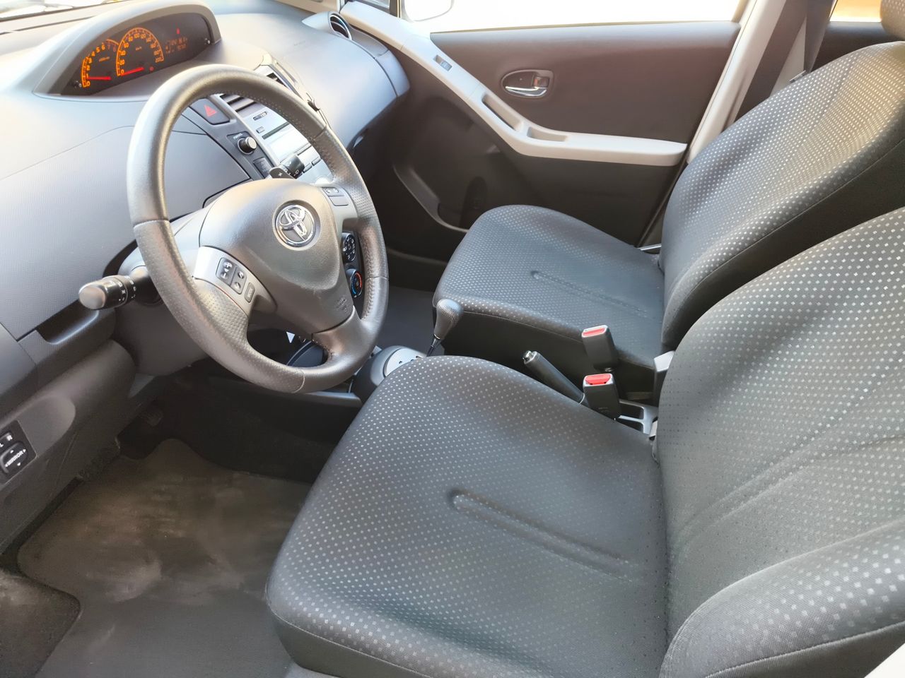 Toyota Yaris 5p 1.3 VVT-i Dual Active Confortdrive - Foto 18