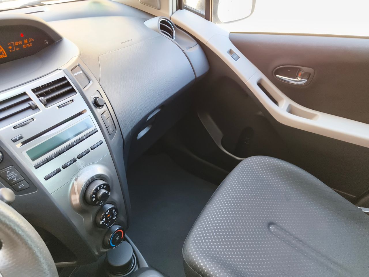 Toyota Yaris 5p 1.3 VVT-i Dual Active Confortdrive - Foto 16