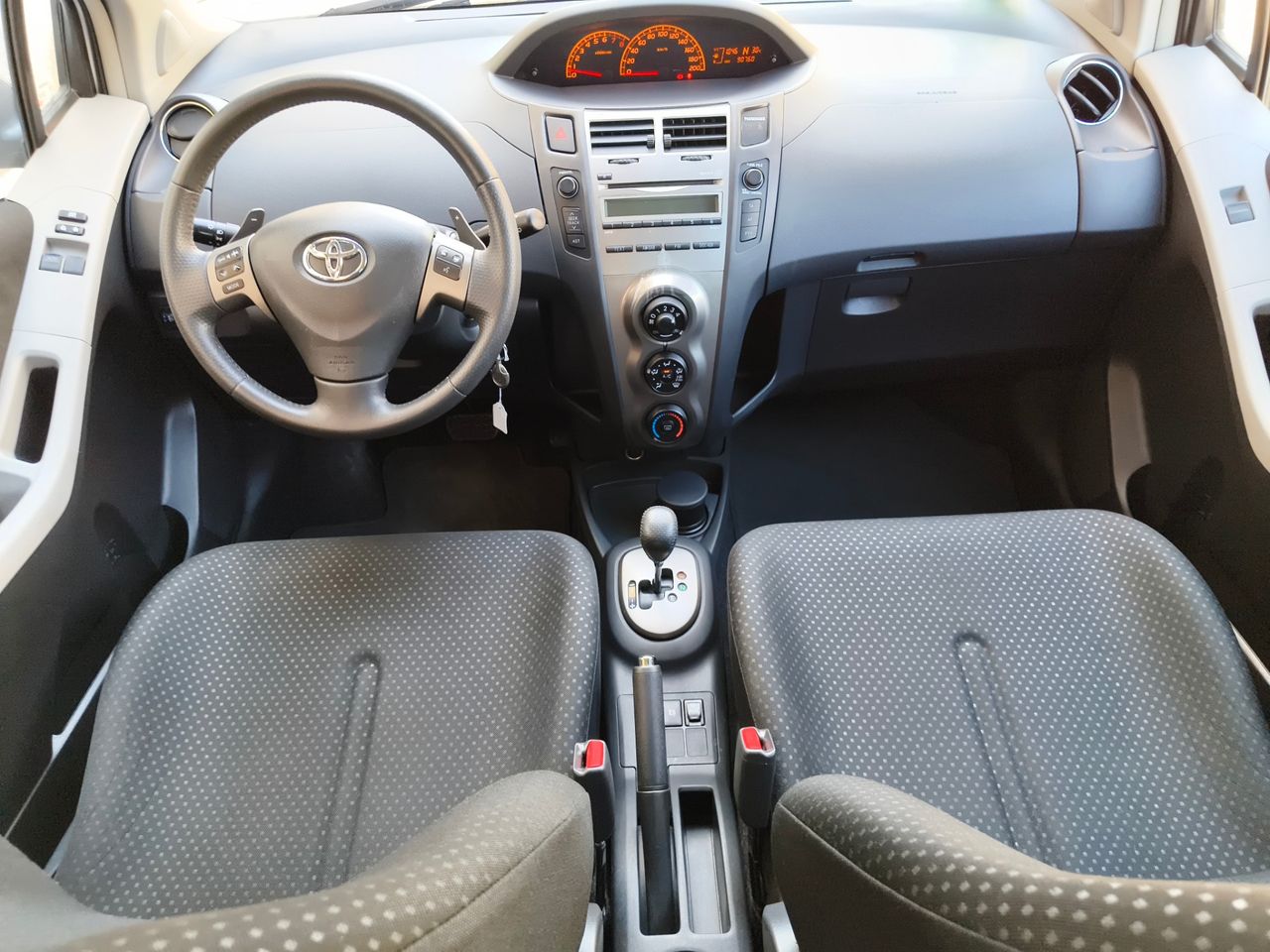 Toyota Yaris 5p 1.3 VVT-i Dual Active Confortdrive - Foto 6